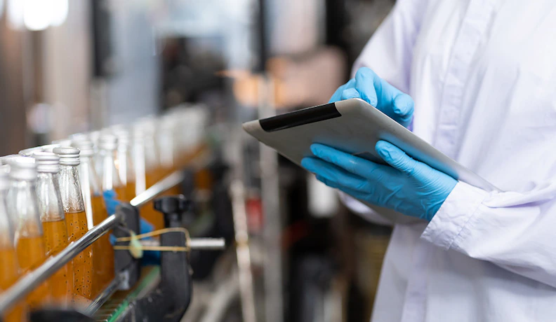 How Digital Technology Helps Food And Beverage Manufacturers Food and beverage factory team using a digital dashboard for real-time visibility