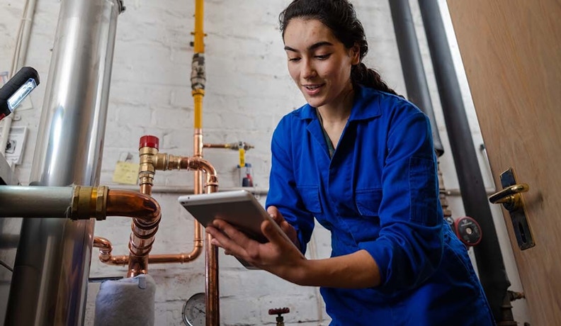 5 essential ways field service management software can save you time 5 essential ways field service management software can save you time