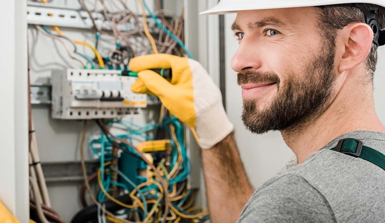 Secrets to using field service management software to improve revenue and employee happiness Secrets to using field service management software to improve revenue and employee happiness