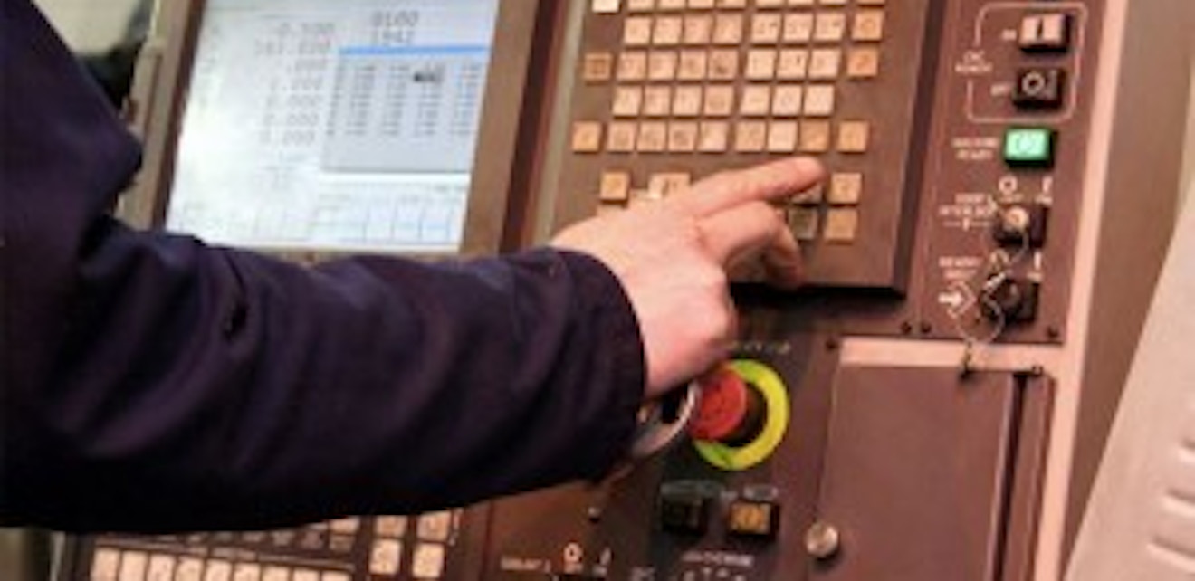 Efficient Job Shop Scheduling with Real-Time Data Factory scheduling board with operator using real-time data for job shop management